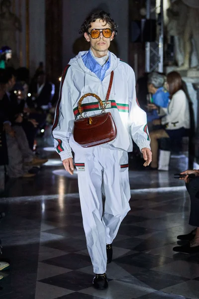 Look 63
